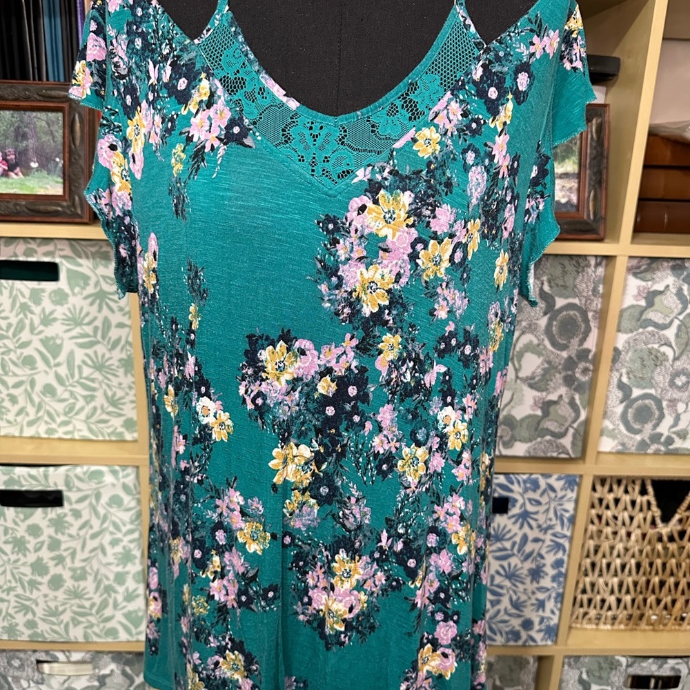 Maurice’s Women’s Green floral print top, XL